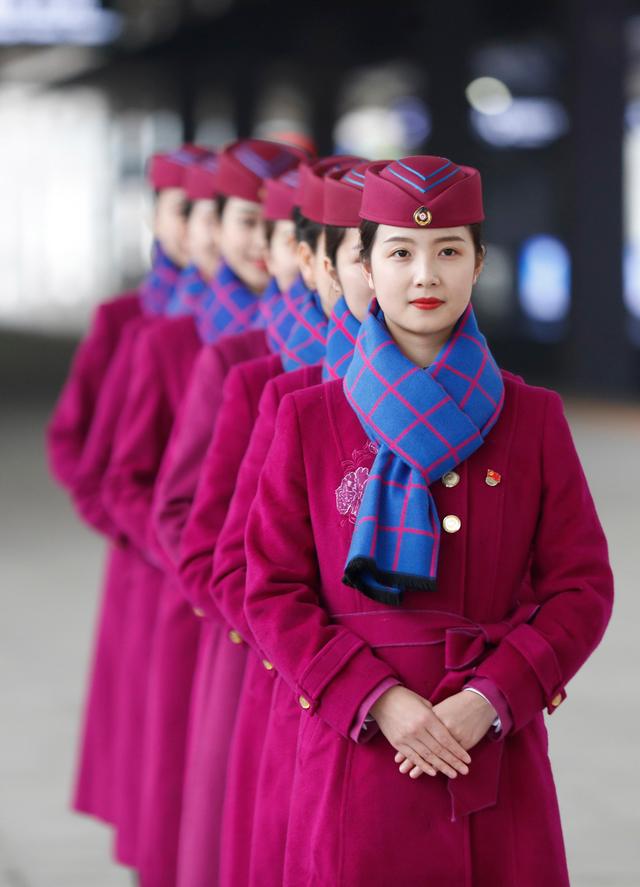 重慶:高鐵乘務(wù)員培訓(xùn)迎春運